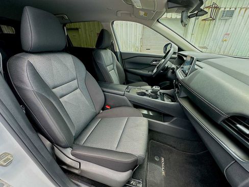 Used 2024 Nissan Rogue SV FWD image 24