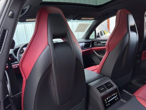 Used 2025 Porsche Panamera 4 w/ Premium Package image 42