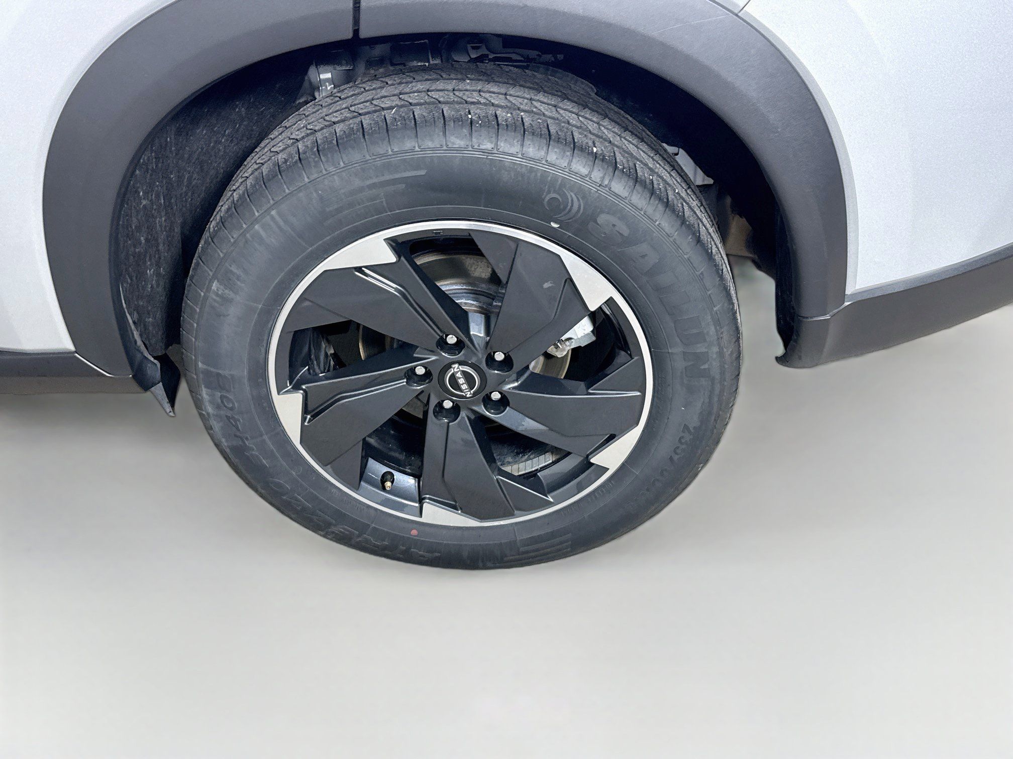 Used 2025 Nissan Rogue SV FWD image 35