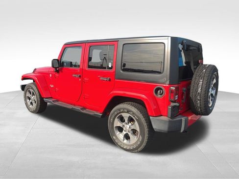 Used 2018 Jeep Wrangler Unlimited Sahara w/ Connectivity Group AWD/4WD image 36