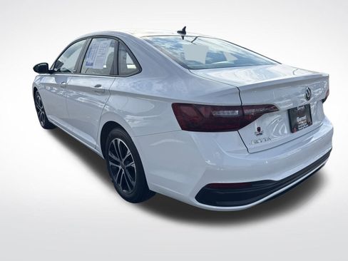 Used 2023 Volkswagen Jetta Sport image 3