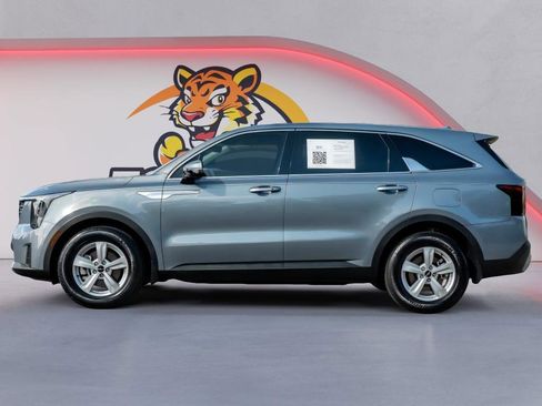 Used 2025 Kia Sorento LX FWD image 8