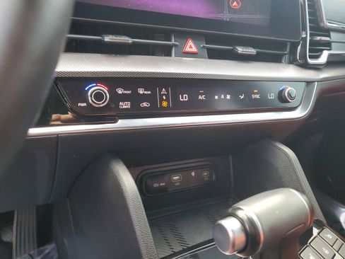 Used 2024 Kia Sportage SX FWD image 23