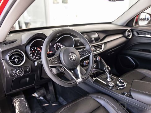 Used 2019 Alfa Romeo Stelvio AWD image 20