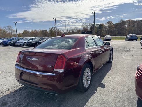 Used 2018 Chrysler 300 Touring w/ Driver Convenience Group RWD image 8