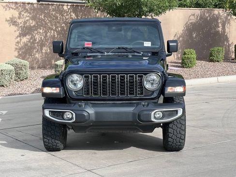 Used 2024 Jeep Gladiator Sport AWD/4WD image 3