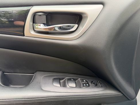 Used 2019 Nissan Pathfinder SV AWD/4WD image 13