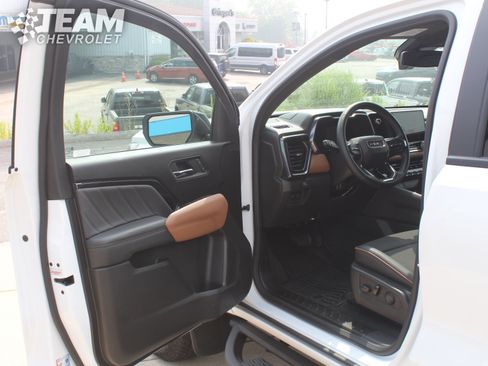 Certified 2025 GMC Canyon AT4 AWD/4WD image 10
