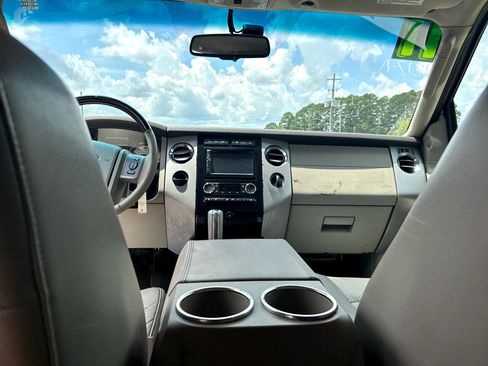 Used 2011 Ford Expedition Limited image 28