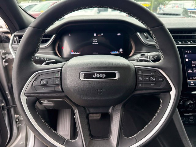 Used 2023 Jeep Grand Cherokee Altitude AWD/4WD image 10