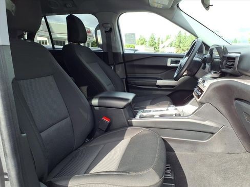 Used 2023 Ford Explorer XLT image 10