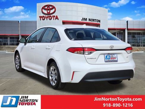 Used 2025 Toyota Corolla LE image 7