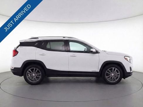 Used 2023 GMC Terrain SLT w/ Infotainment Package II image 9