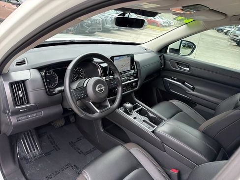 Certified 2024 Nissan Pathfinder SL FWD image 13