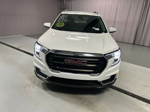 Used 2022 GMC Terrain SLE w/ Driver Convenience Package image 2