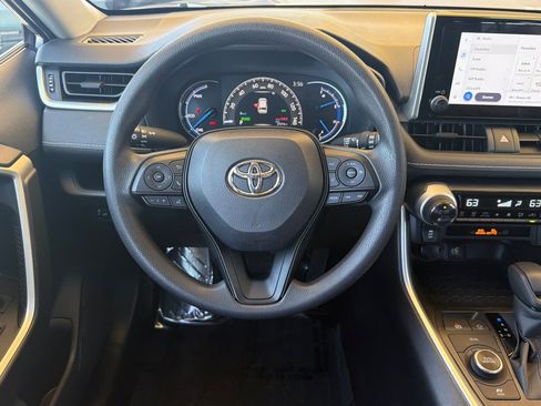 Used 2025 Toyota RAV4 XLE AWD/4WD image 17