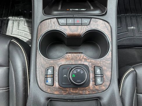 Used 2020 GMC Acadia Denali AWD/4WD image 32