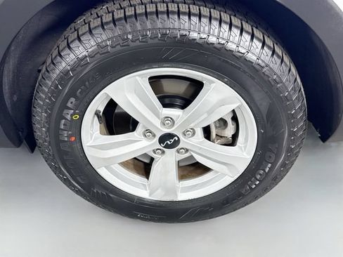 Used 2025 Kia Sorento LX FWD image 30