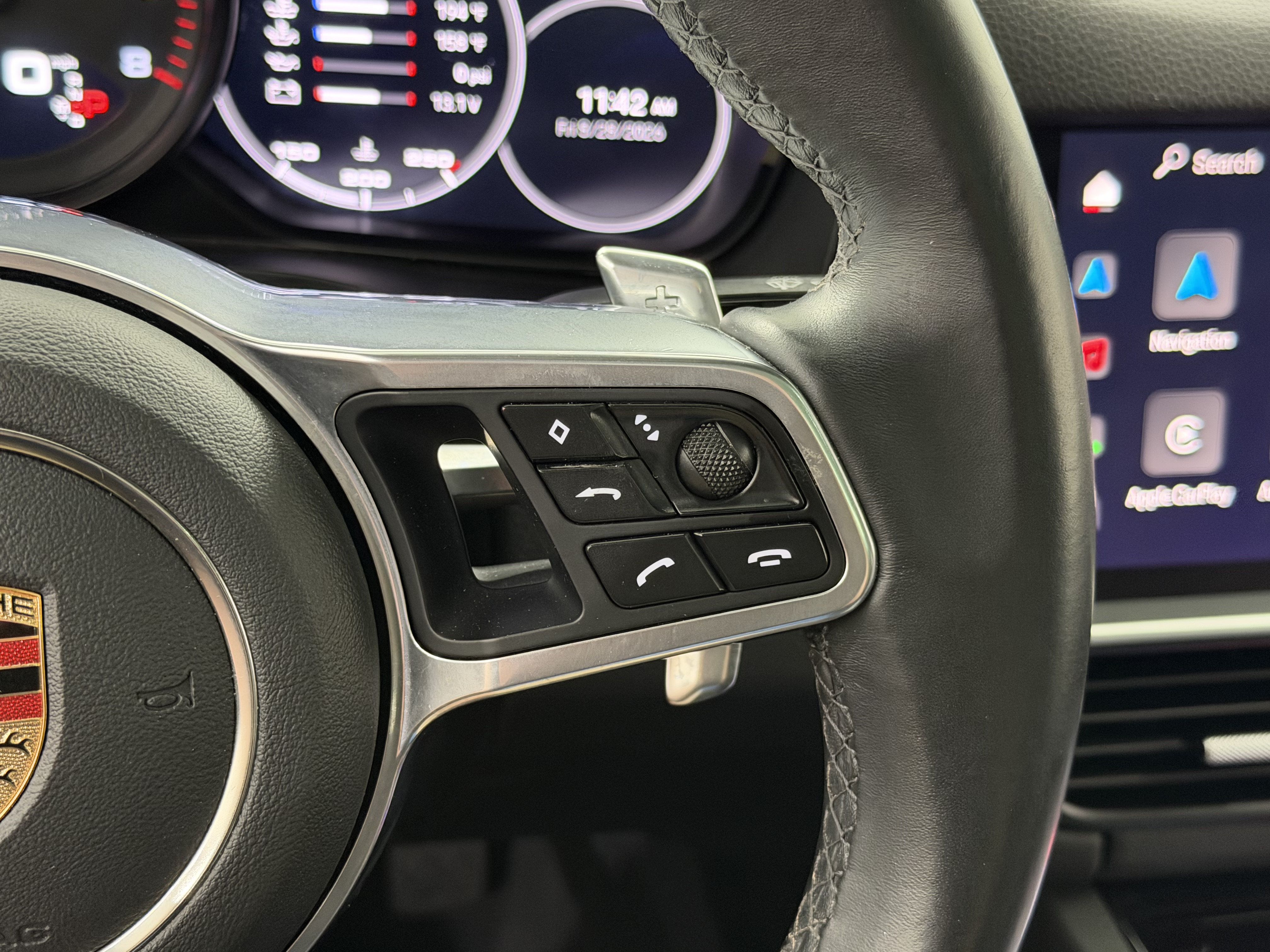 Certified 2023 Porsche Cayenne w/ Premium Package AWD/4WD image 50