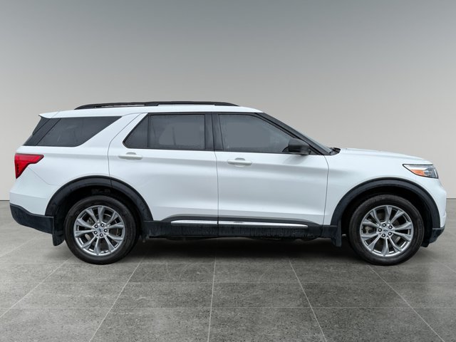 Used 2022 Ford Explorer XLT w/ Equipment Group 202A AWD/4WD image 2