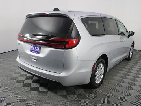 New 2026 Chrysler Pacifica Select image 28