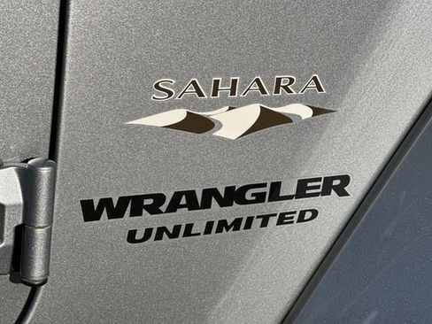 Used 2017 Jeep Wrangler Unlimited Sahara w/ Connectivity Group image 29