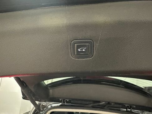 Used 2021 Buick Enclave Essence w/ Sound and Sites Package AWD/4WD image 38