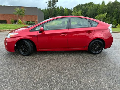 Used 2013 Toyota Prius Two FWD image 2
