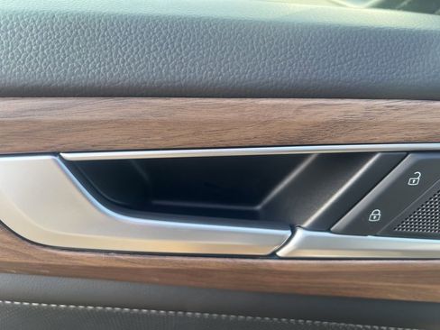 New 2026 Volkswagen Atlas SE image 18