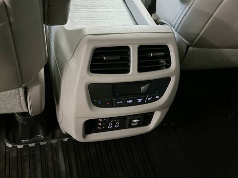 Used 2017 Honda Pilot Touring image 29