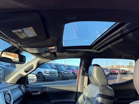 Used 2022 Toyota Tacoma Limited image 19