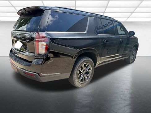 Used 2022 Chevrolet Suburban Z71 AWD/4WD image 2