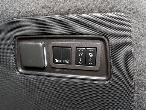 Used 2023 Cadillac Escalade Sport AWD/4WD image 40