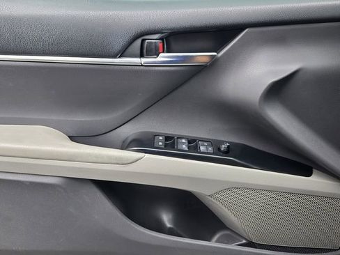 Used 2019 Toyota Camry SE FWD image 28