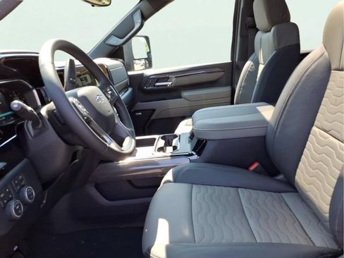 New 2026 Chevrolet Silverado 2500 ZR2 AWD/4WD image 5