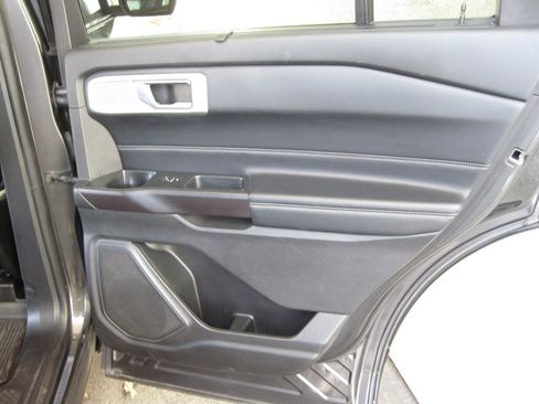 Used 2020 Ford Explorer Limited image 39