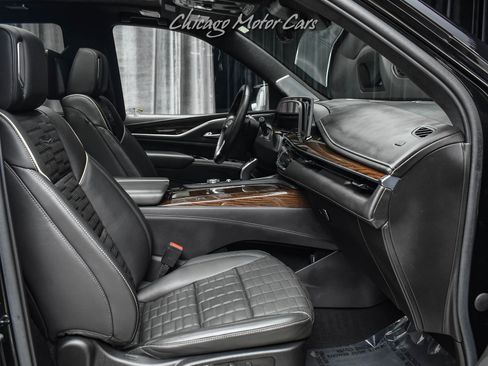 Used 2021 Cadillac Escalade Sport Platinum w/ LPO, ONYX Package AWD/4WD image 29