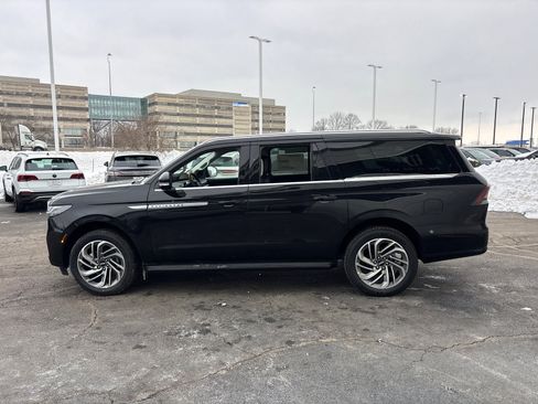 New 2026 Lincoln Navigator L Premier image 4