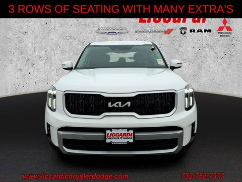 Used 2023 Kia Telluride LX image 2