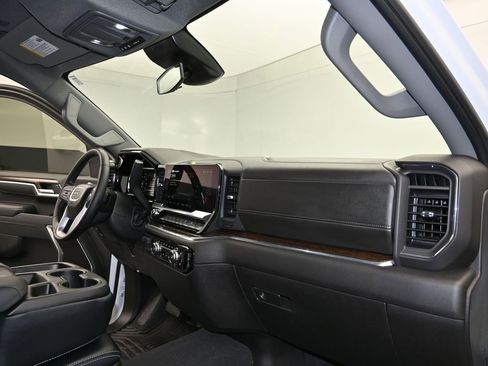 Certified 2025 GMC Sierra 1500 Elevation image 25