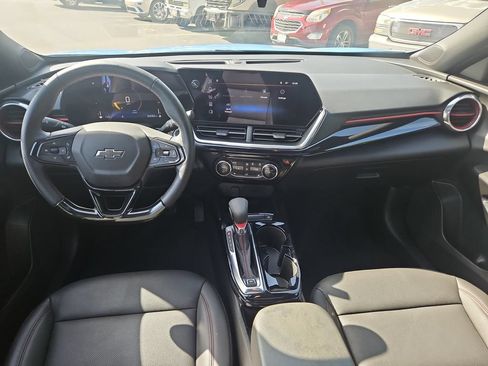 Used 2024 Chevrolet Trax RS w/ Sunroof Package FWD image 12