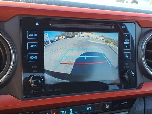 Used 2016 Toyota Tacoma SR image 13