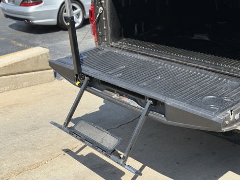 Used 2016 Ford F150 Lariat w/ Equipment Group 502A Luxury AWD/4WD image 17