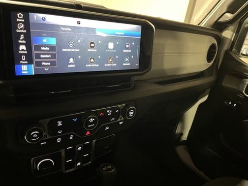 Used 2024 Jeep Wrangler Sport S image 18