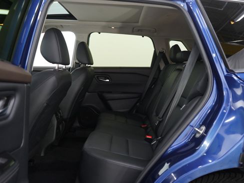 Used 2023 Nissan Rogue SV w/ SV Premium B Package image 18