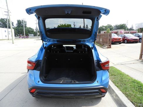 Used 2025 Chevrolet Trax RS w/ Driver Confidence Package FWD image 23