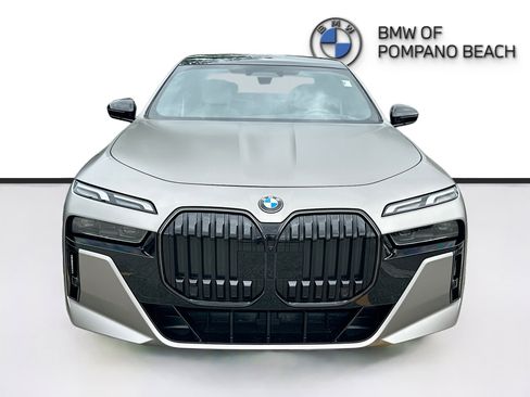 Used 2025 BMW 760i xDrive AWD/4WD image 2