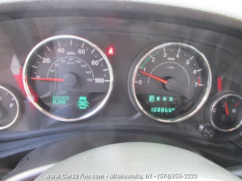 Used 2015 Jeep Wrangler Unlimited Sahara w/ Connectivity Group AWD/4WD image 18