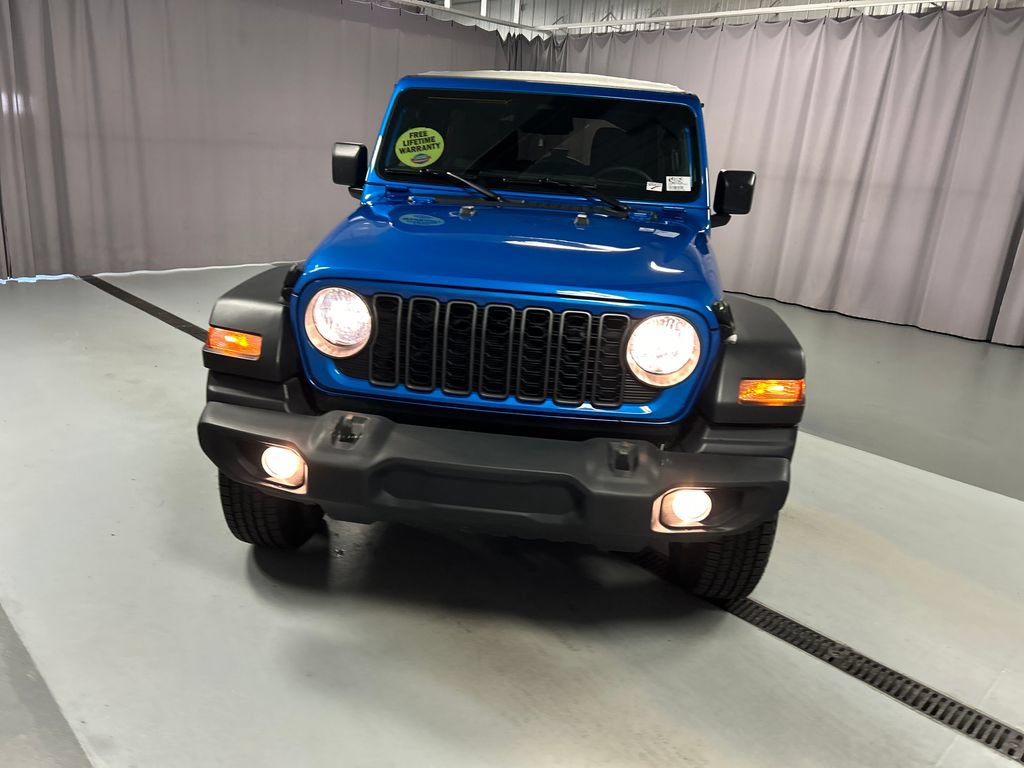 Used 2025 Jeep Wrangler Unlimited Sport AWD/4WD image 2