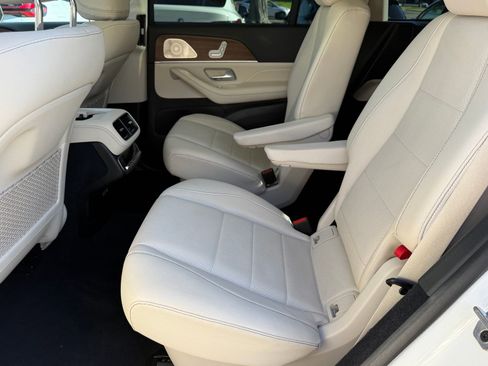 Used 2022 Mercedes-Benz GLS 450 4MATIC image 41